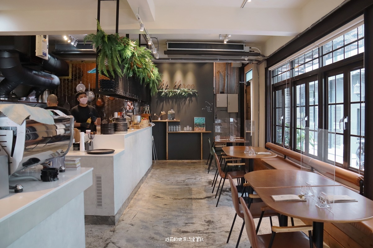 AT THREE CAFE | 勤美巷弄的人氣咖啡館,招牌寬扁麵還有限量甜點都不能錯過!