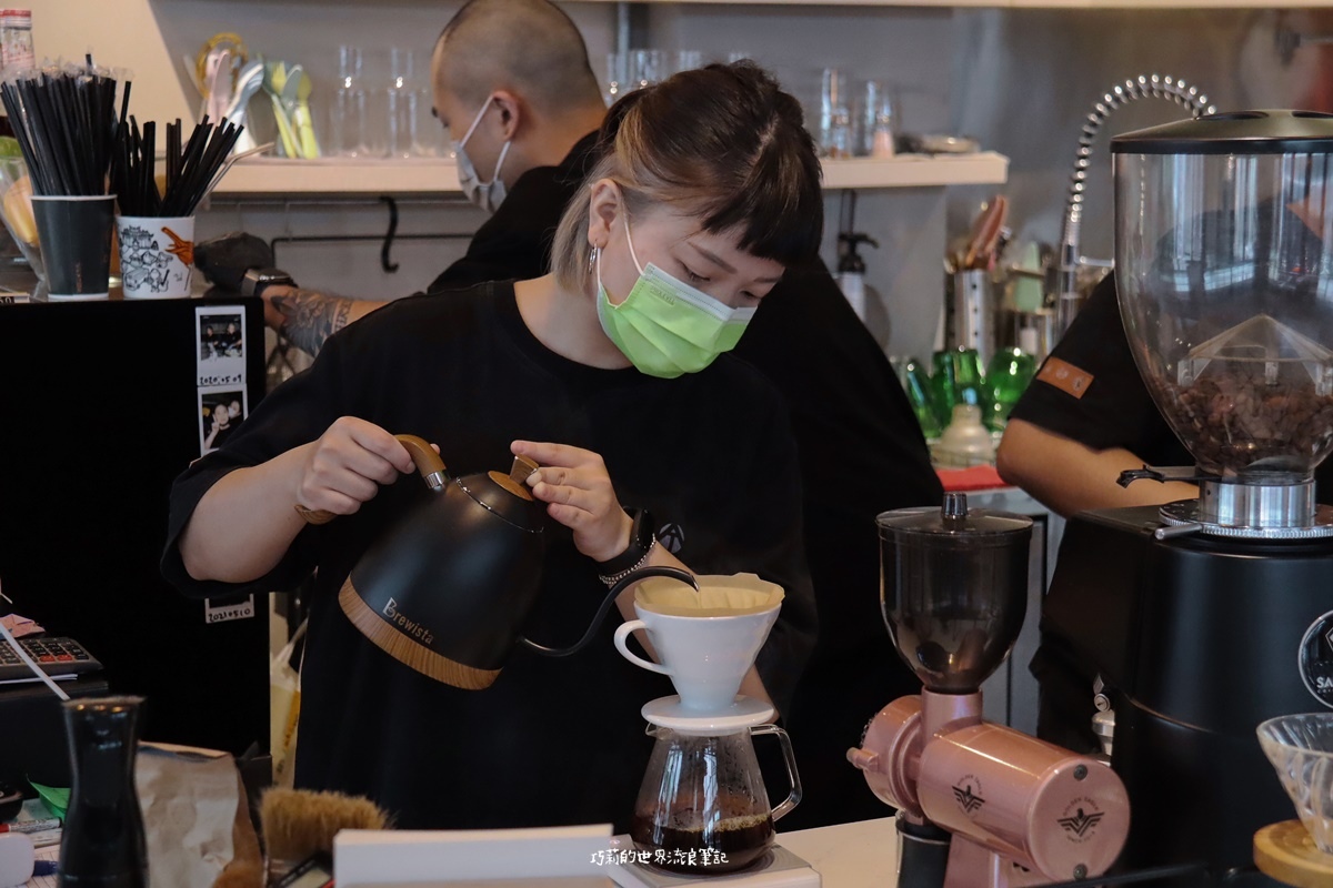 AT THREE CAFE | 勤美巷弄的人氣咖啡館,招牌寬扁麵還有限量甜點都不能錯過!