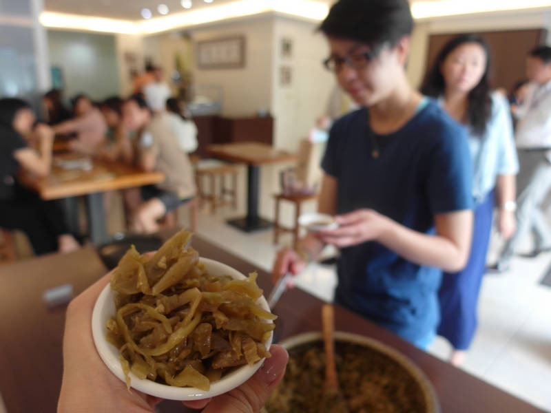 新竹美食推薦 新竹在地美食 新竹市區美食 新竹牛肉麵 紅燒牛肉麵 清燉牛肉麵 滷味必吃必點 貳壹村 精緻麵點 地址 新竹市建功一路85號 (菜單價格meun) (12).jpg