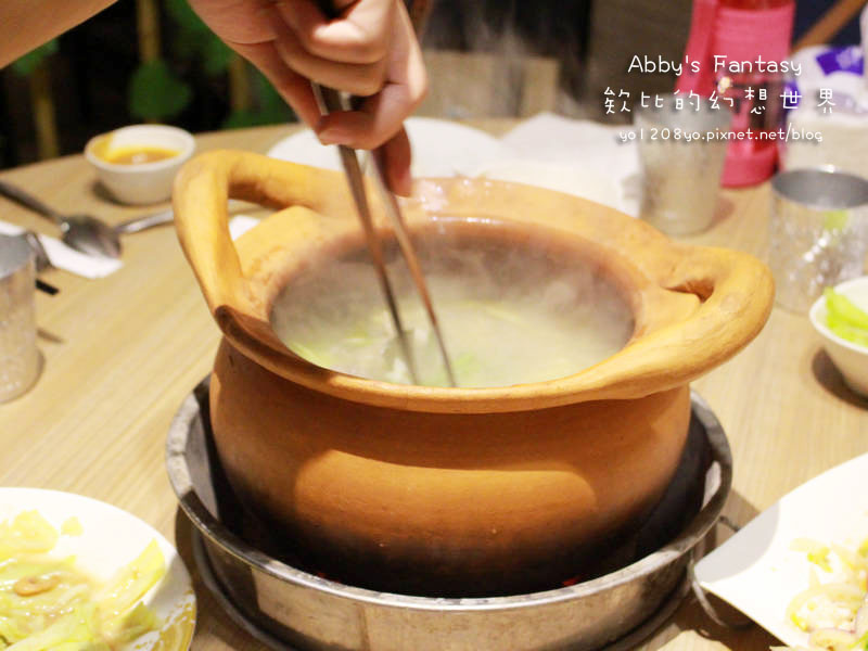 桃園中壢美食推薦 土鍋子泰式料理 泰式陶甕火鍋 道地的泰式陶土火鍋 涼拌青木瓜 打拋豬　泰式涼拌花枝 金錢蝦餅 老虎的眼淚 泰式嘎拋豬 泰式酸辣鍋 香茅鍋 番茄鍋 咖哩椰奶 泰國空運來台  泰國在地安心食材 不油膩 (33).jpg