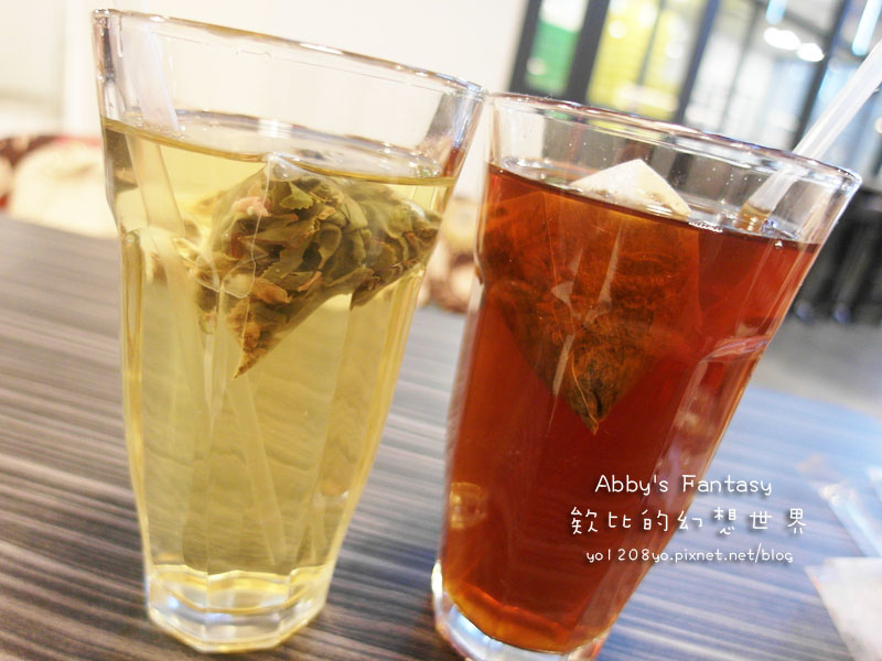 比臉還大的麵包• 歌 Bread Song Bakery ❤ 板橋麵包美食 悠閒的下午時光 近板橋435藝文特區   Abby's Fantasy 欸比的幻想世界   (3).jpg