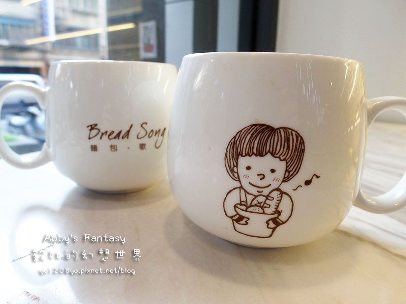 比臉還大的麵包• 歌 Bread Song Bakery ❤ 板橋麵包美食 悠閒的下午時光 近板橋435藝文特區   Abby's Fantasy 欸比的幻想世界   (4).jpg