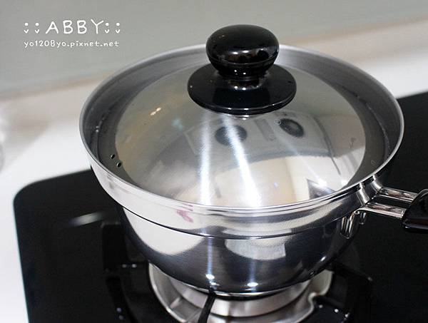 新手大推日本Arnest廚具  煮沸水也不會溢出的不鏽鋼湯鍋+微笑矽膠麵杓 (3).jpg