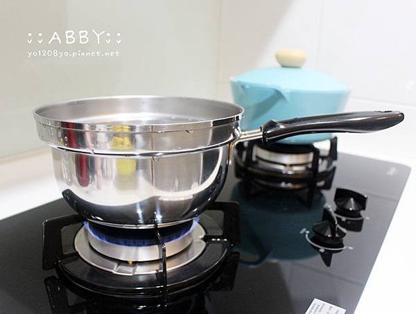 新手大推日本Arnest廚具  煮沸水也不會溢出的不鏽鋼湯鍋+微笑矽膠麵杓 (9).jpg