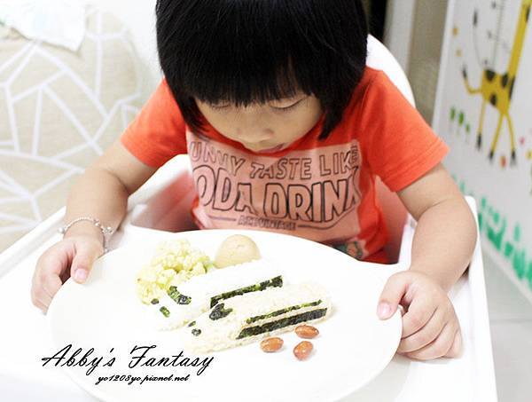 五分鐘完成可愛日本電車飯糰套餐，提升小孩食慾的好方法 ❤ Arnest創意料理小物電車飯糰模型套組 (3).jpg