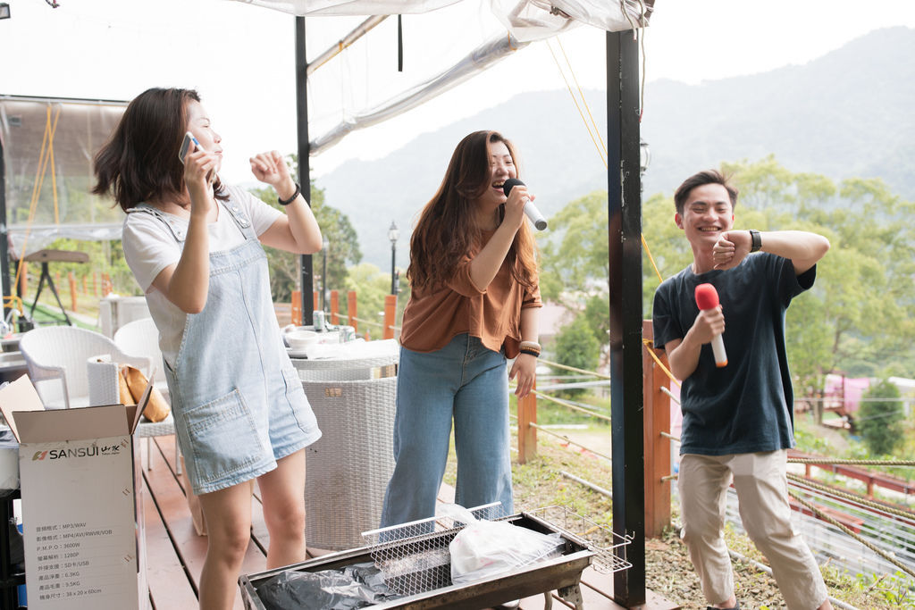 露營超夯山水行動KTV！走到哪唱到哪～還有觸控大螢幕～用APP點歌超方便(SKTV-T888)11.jpg