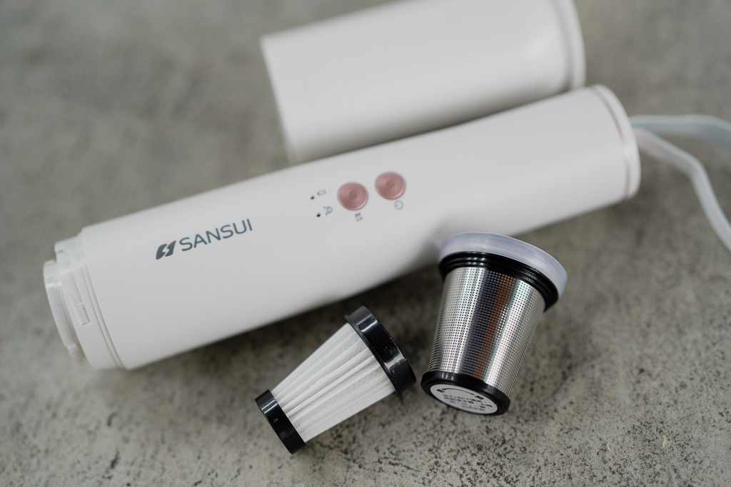 居家車用清潔好幫手！520g超輕量！無線手持吸塵器～25min續航力！SANSUI 山水 輕淨吸迷你無線吸塵器SVC-DD120.jpg