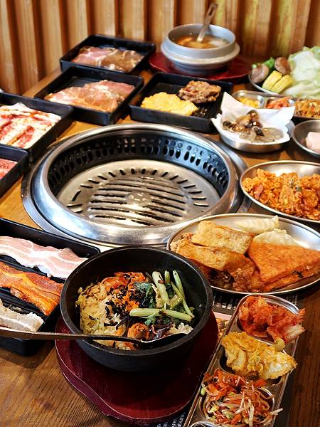 西門町韓式烤肉吃到飽! ✨【阿豬媽아줌마韓式烤肉吃到飽】多款