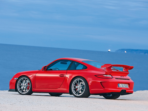 2010-Porsche-911-GT3-Rear-And-Side-1280x960.jpg