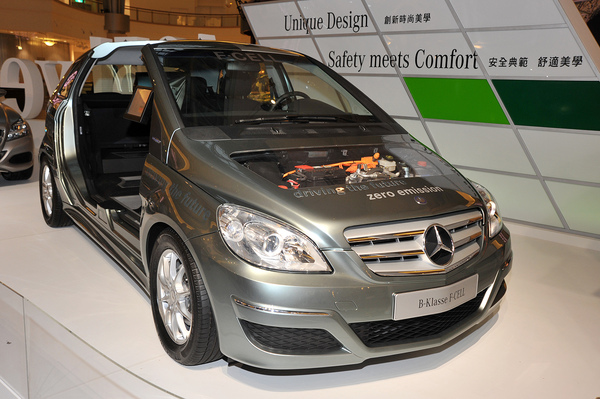 2009 - Mercedes-Benz B-Class F-Cell.JPG