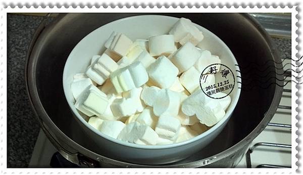 殭屍翻糖蛋糕-棉花糖隔水加熱.jpg 殭屍翻糖蛋糕-棉花糖隔水加熱.jpg