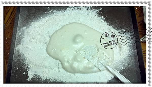 殭屍翻糖蛋糕-融化棉花糖拌糖粉.jpg 殭屍翻糖蛋糕-融化棉花糖拌糖粉.jpg