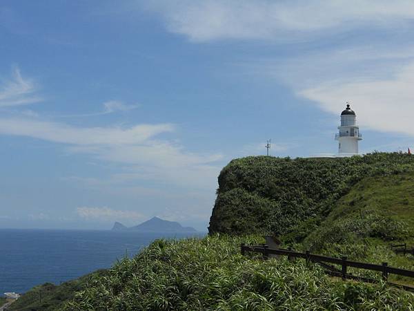 在三貂角上遠眺龜山島