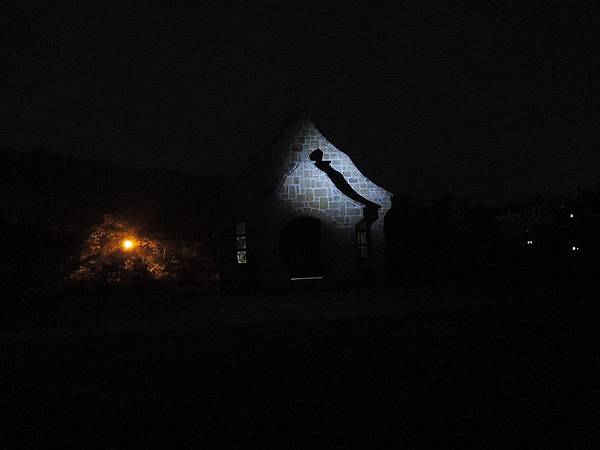 5點多天已暗了,此時的基國派教堂模樣完全看不出來