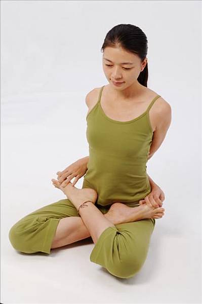 1760614147-Vaddha Padmasana.jpg