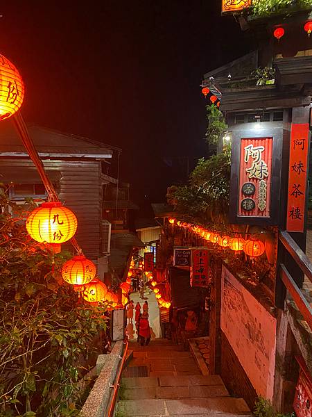 九份夜景：阿妹茶樓，走在這邊真的一直讓我想到神隱少女。