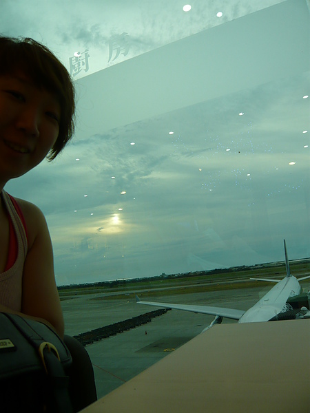 第二航廈的餐廳都可以看到飛機