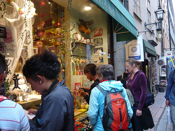 Gamla Stan  好奇的觀光客們四處探