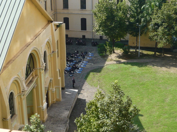 樓下空地有儲備的軍力