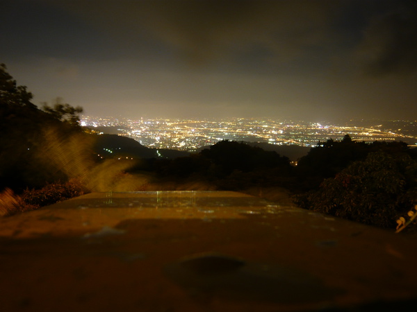 風很大  有毛毛雨 我非常努力的使不手震