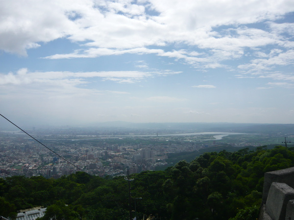 看看這天空  待在辦公室裡面不是太可惜了嗎?