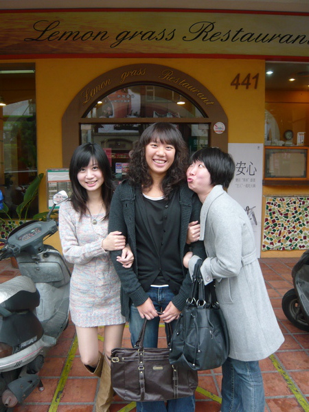 好久沒有一起照怪怪的照片了