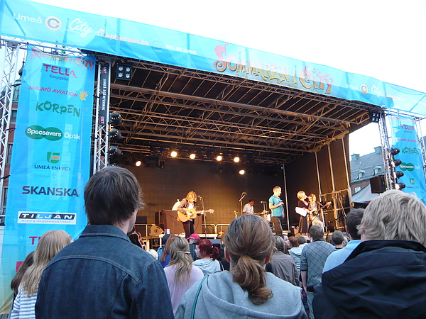 聽歌的氣氛好好  我們都很開心