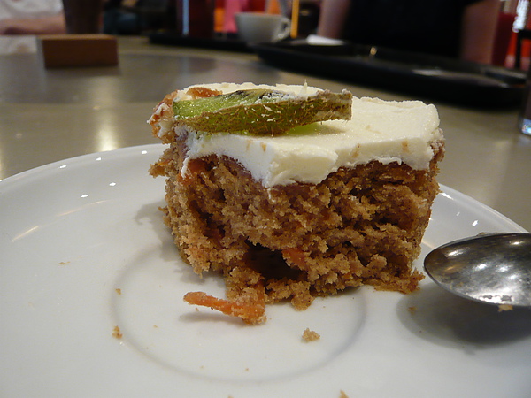 Guess what?  我吃了紅蘿蔔蛋糕卻沒發現!!  我在這裡吃了很多紅蘿蔔  這是瑞典經典點心