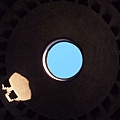20121208-016. 直徑九公尺的圓天窗