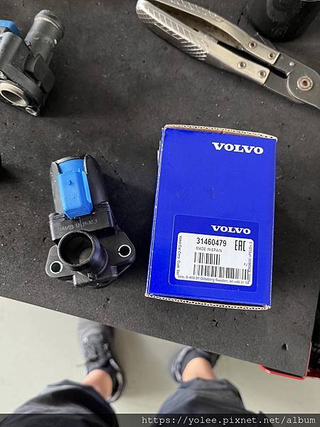 VOLVO V40 T4 氣缸蓋後端塑膠冷卻水管更新