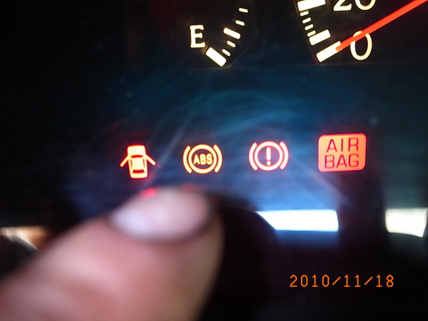 [問題] CEFIRO A32天氣冷時ABS燈才會亮....