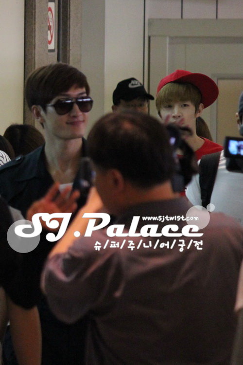 110606 SJ-M 桃園機場接機 15.jpg