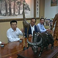 蕭登標議長親自為四川省經貿參訪團泡茶並講解地方文化