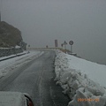 鏟雪車後的道路