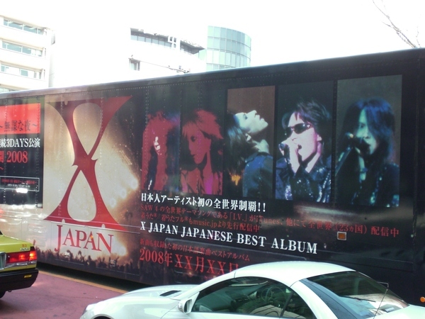 在涉谷看到X Japan演唱會的宣傳車