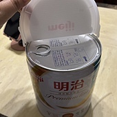 《小奶怪出沒!自己抱著配方要我泡奶的超萌日常》