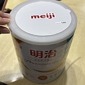 《小奶怪出沒!自己抱著配方要我泡奶的超萌日常》