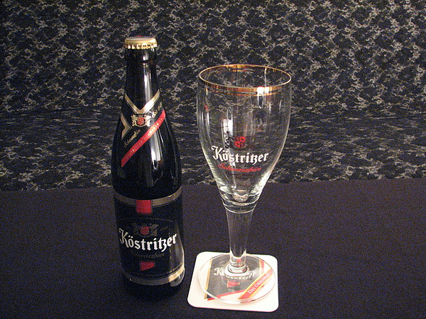 俾斯麥黑啤酒(Köstritzer Schwarzbier)與同款啤酒杯