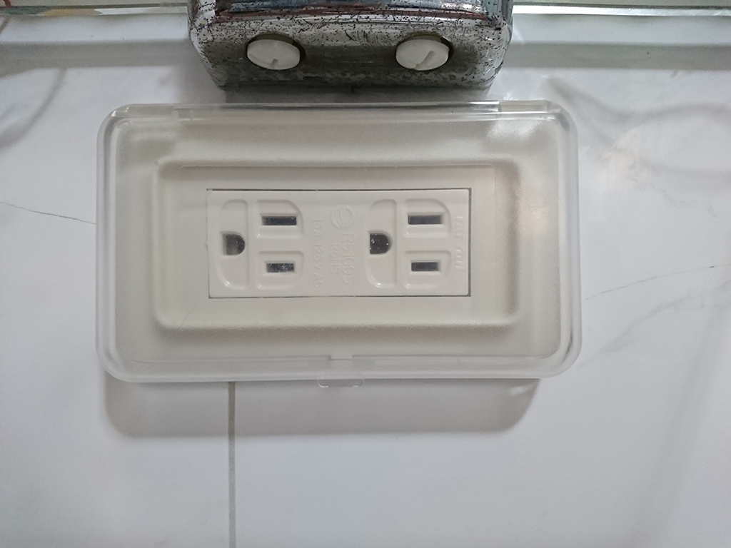 18 10 10 浴廁牆壁插座 更換防水蓋板 Usb2 1ax2插座 游龍 痞客邦