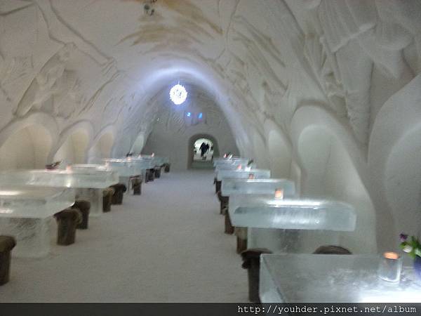 參觀芬蘭的冰雪城堡--冰餐廳2015.02.17-1.jpg