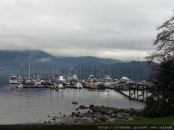 20160210_弟弟帶我們坐公車到一個特色小鎮參觀deep Cove，小鎮風光。-6.jpg