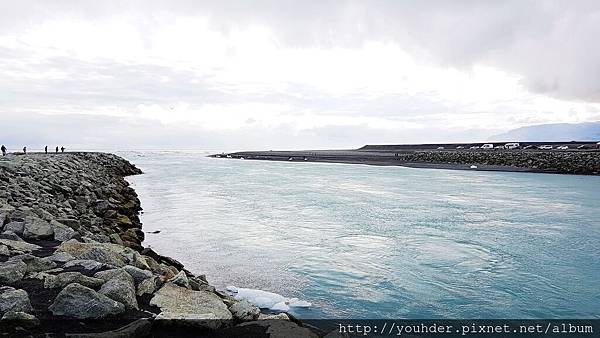 20170827_冰河湖另一頭往鑽石海灘處。1.jpg