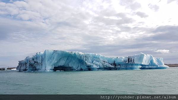 20170827_冰河湖遊船由湖上觀賞各種浮冰。1.jpg