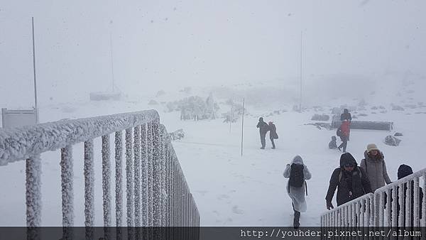 20171030_上了立山看到的都是大風雪。室堂車站外面1.jpg