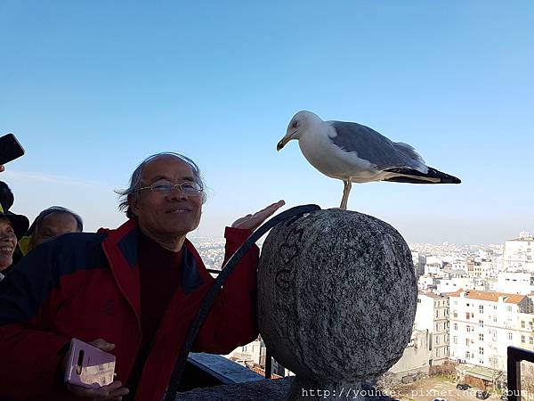 20180106_140745加拉達塔塔頂的餐廳午餐。餐後登上10樓外面可俯瞰衣斯坦堡市景。8.jpg