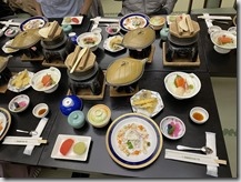 北海道之旅的第一餐--飯店內的會席料理，超豐盛。2023.05.30-2