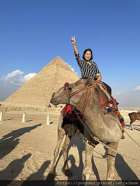 卡夫拉金字塔和騎駱駝派照.jpg