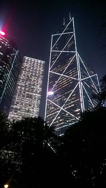 晚上在香港公園看附近的大樓 挺浪漫