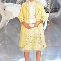 woman-paris-fashion-week-spring-summer-2012-louis-vuitton-05.jpg