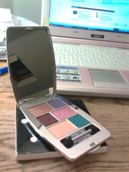 eyeshadow open.jpg eyeshadow open.jpg